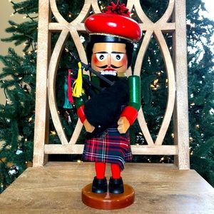 Steinbach Volkskunst Bagpiper Nutcracker